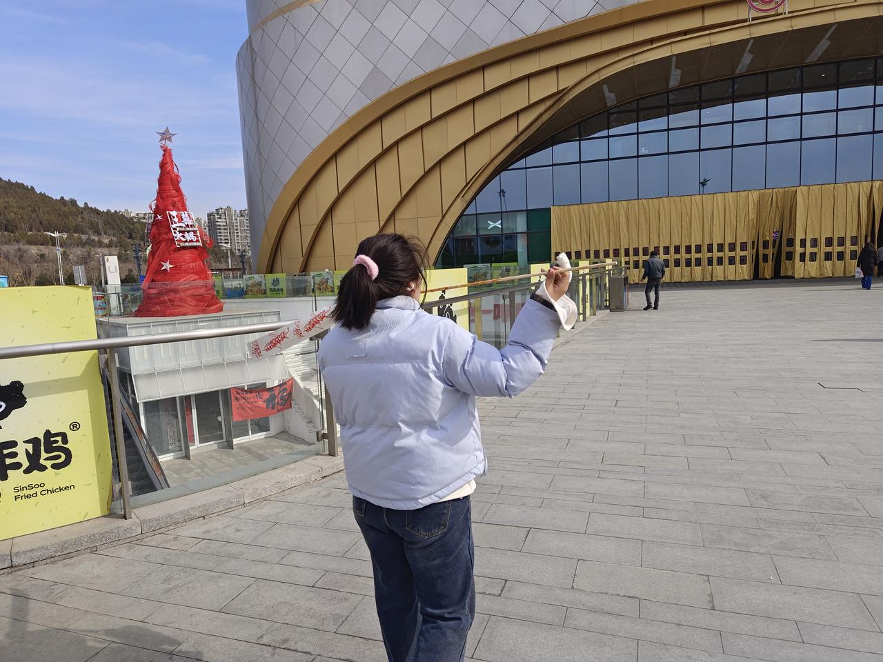 让你瞧瞧，在泉城咋吃羊肉串？