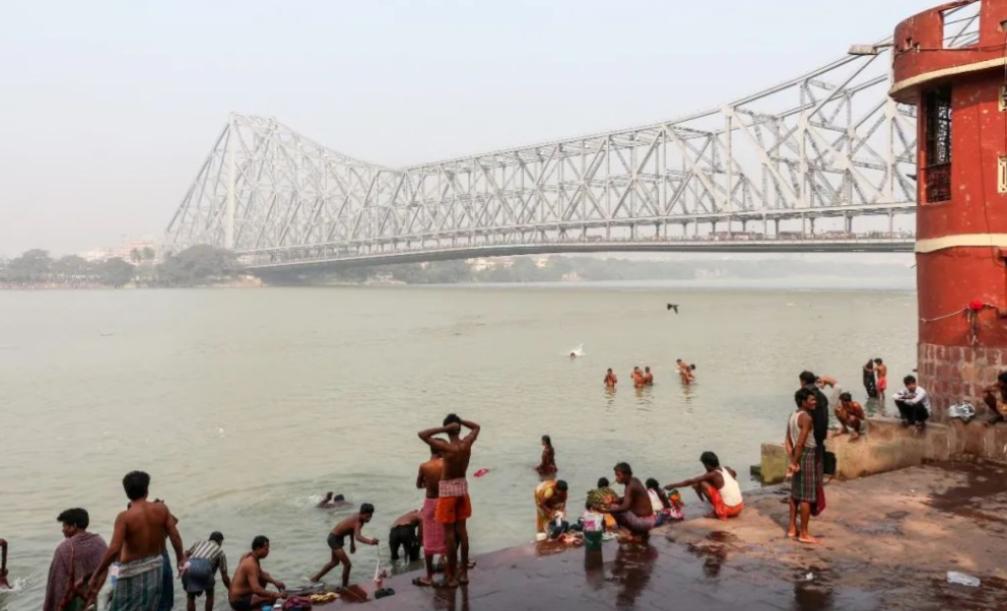 恒河为什么没有航运能力？很简单，被英国给坑了，印度花大价钱清空淤泥，到头来却发现