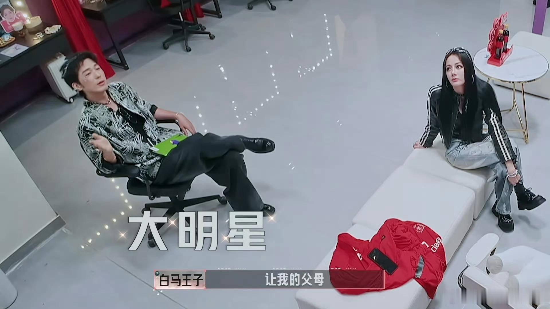 吃瓜阿巴坐姿哈哈哈 