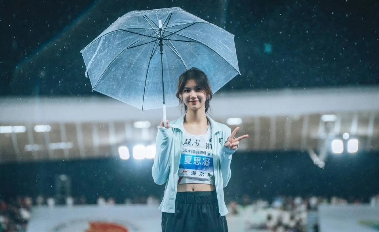 夏思凝，世界排名150，
远远落后于日本选手，此次亚运会应该是不够资格才没参加，