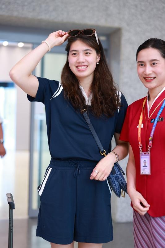 阅兵式上，文体明星们的身影活跃在观礼台与社交平台：
 
现场观礼的文体明星
 