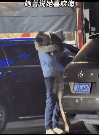 她到底是喜欢什么海？是帅气的刘海吗？藏在眼底的喜欢