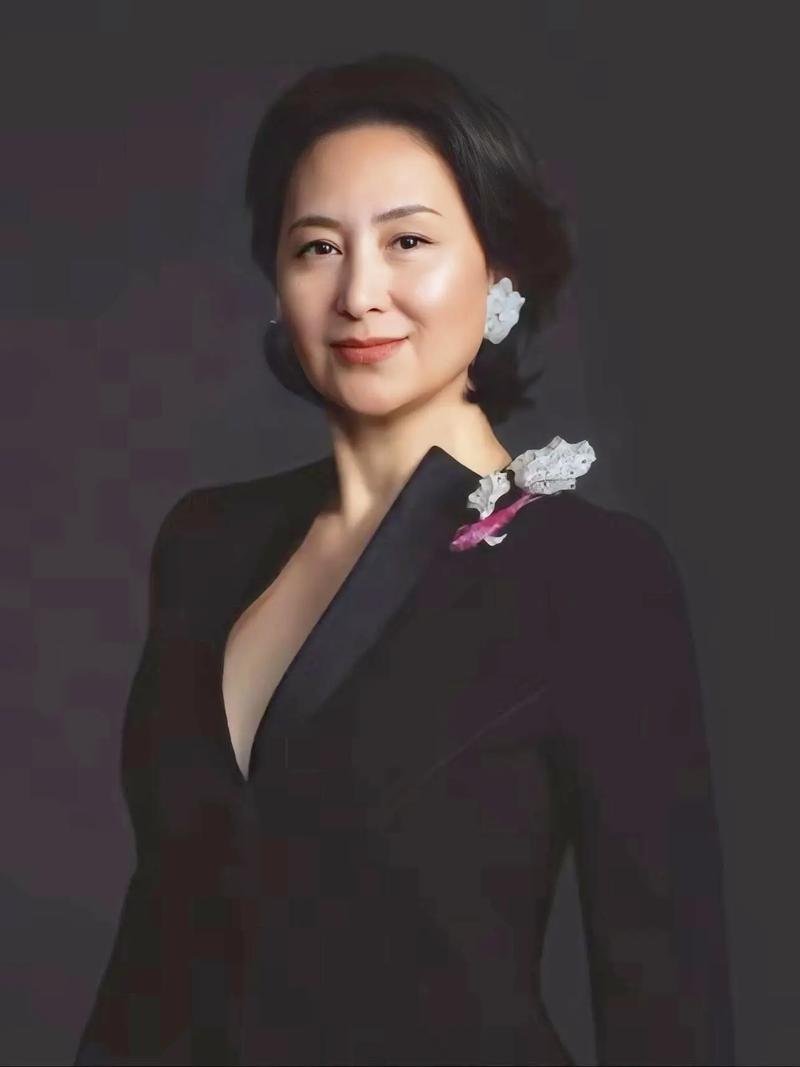 多数人都不能鱼和熊掌兼得。比如，女命官杀为夫，也为事业星。如果丈夫很给力，自己事