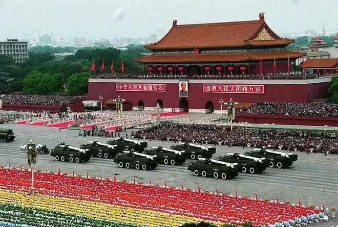 “欲擒故纵？”特朗普放弃来中国看阅兵后，又称来中国可以，但有一个条件，事情不简单