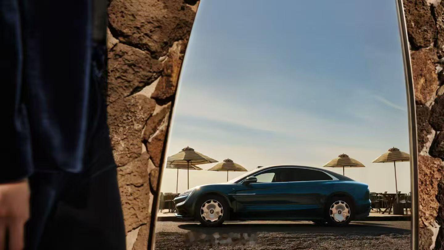 爱了爱了😍！从星河的澄澈取一抹蓝让宇宙的无垠，落在车身之上每一次加速，都像一场