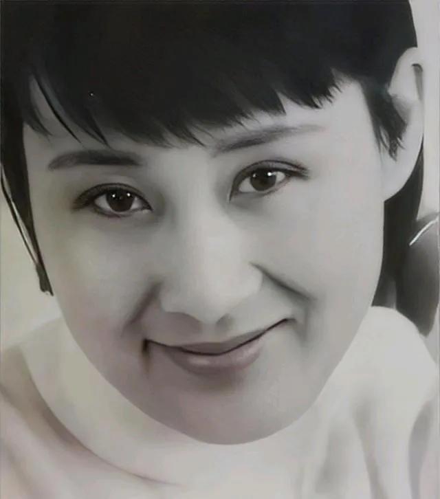 还记得九十年代著名的室内剧《渴望》吗？原来年轻时候的“刘慧芳”长得这么美。我还第