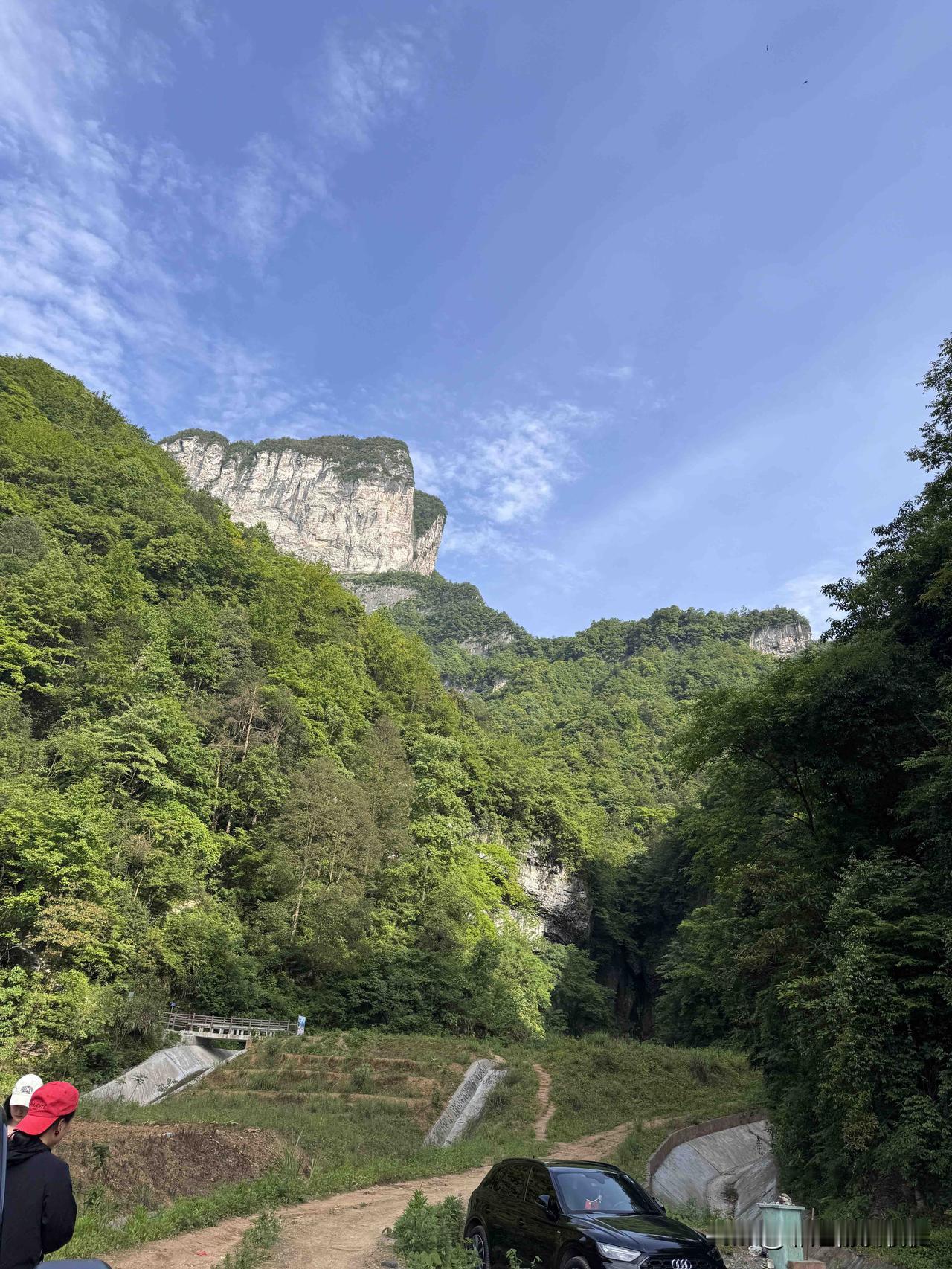 向上而行，翻山悦己，步步高升，万事胜意，所行皆坦途，所求皆所愿
