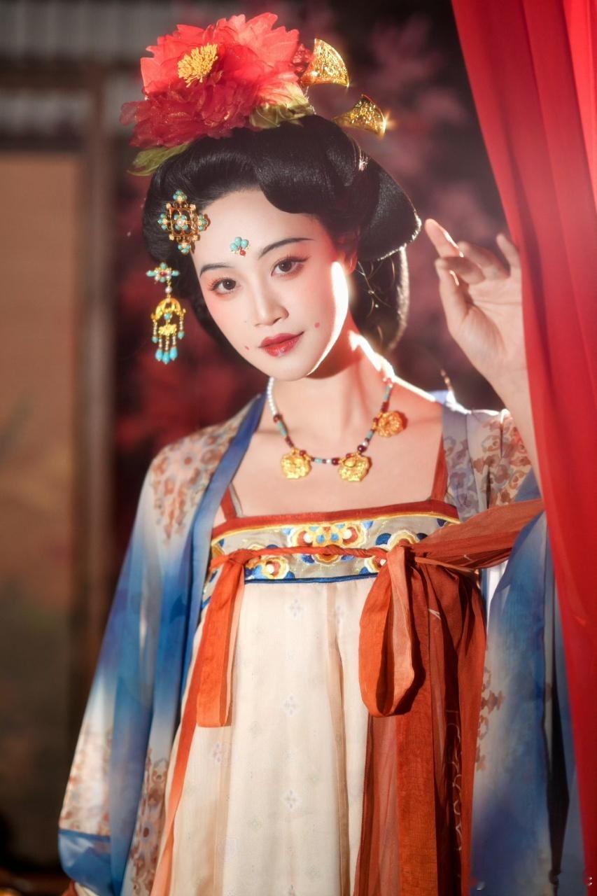 蓝盈莹蓝盈莹祝大家万事长安蓝盈莹新皮肤加一蓝盈莹新皮肤加一 