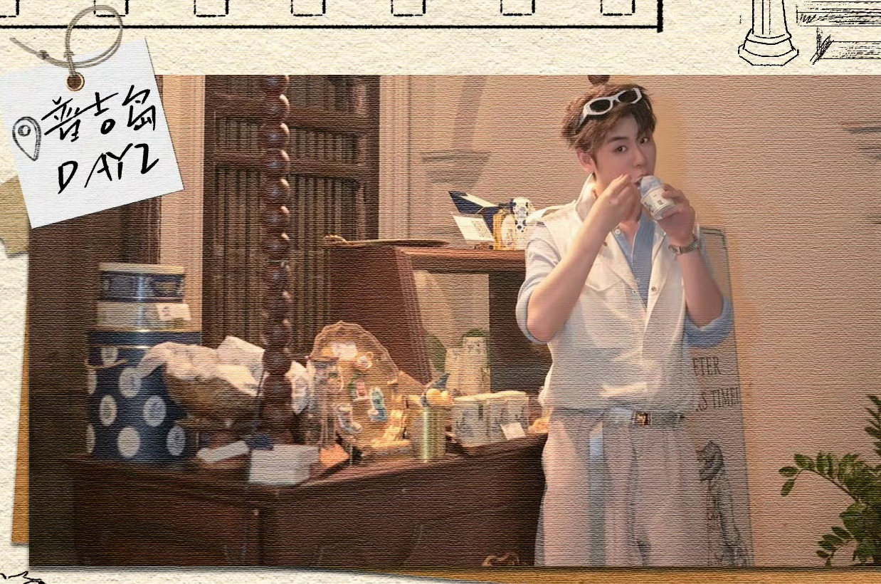 不知道是光线原因还是修图滤镜 还是真上色了 这个发色我好喜欢😍 