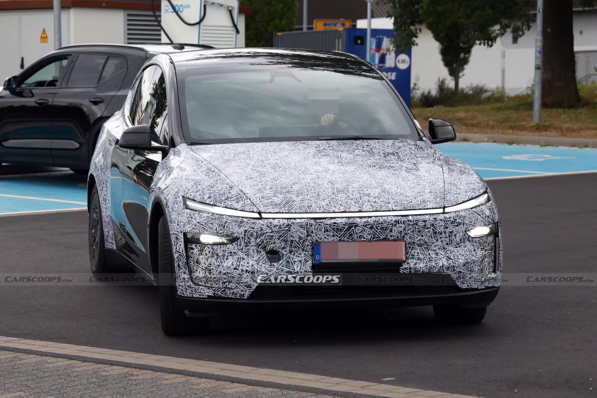 名车志谍照 鸭尾式后扰流板，特斯拉长轴距 Model Y 测试曝光。·  新车除