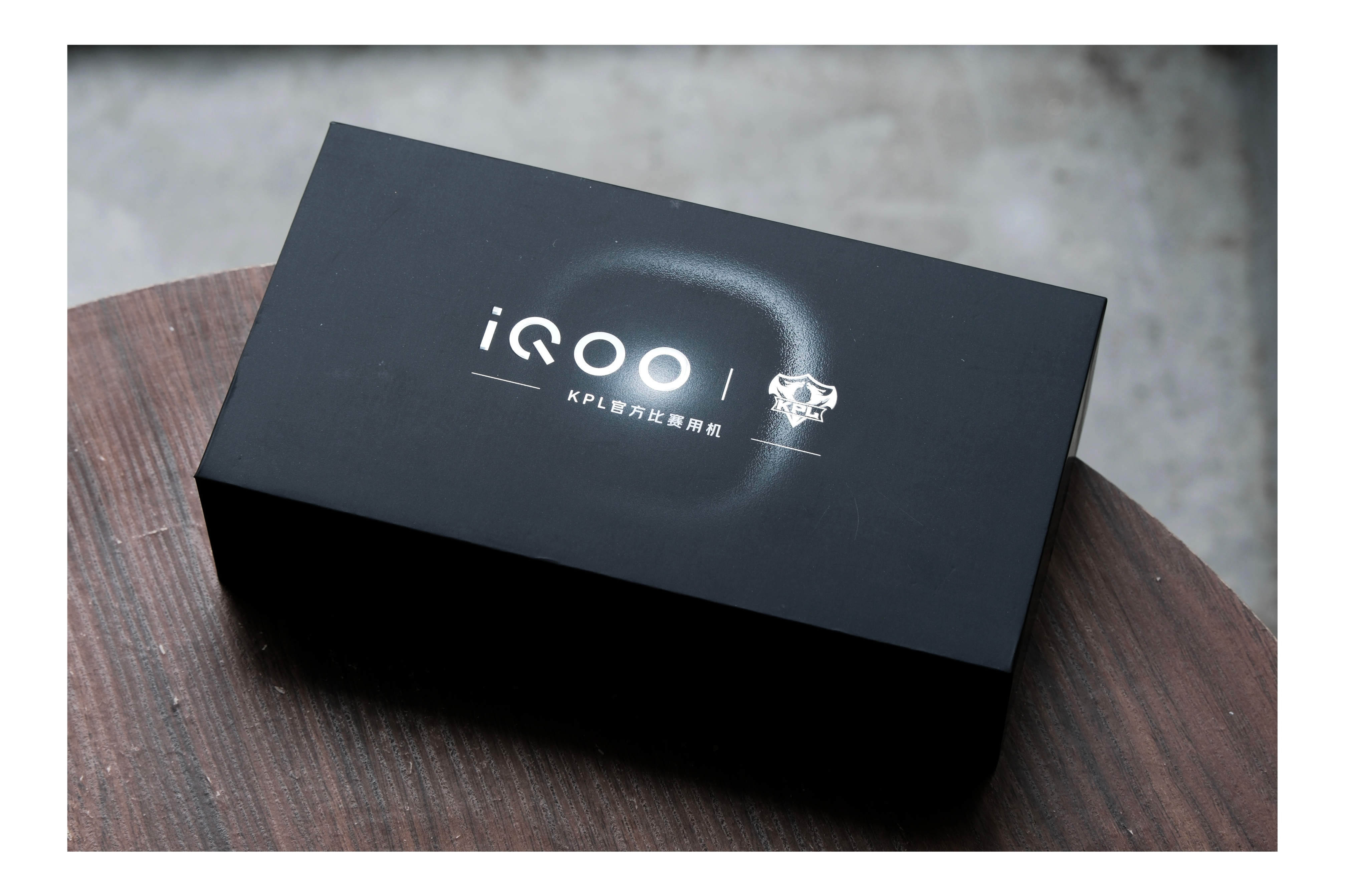 iQOO 15「凌云」上手，实话实说，这是下半年目前为止我最喜欢的机型和配色！无