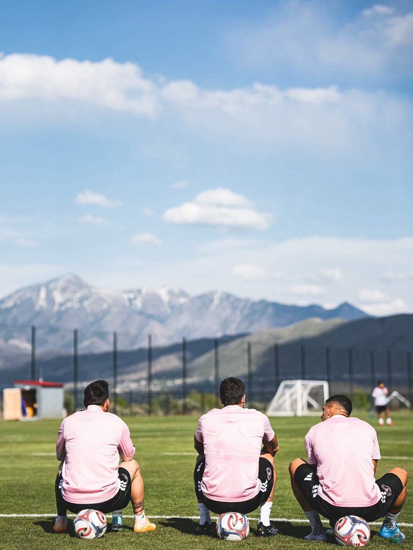 📷这是梅西、德保罗和贝尔特拉姆昨天在犹他州训练时的照片梅西德保罗迈阿密国际