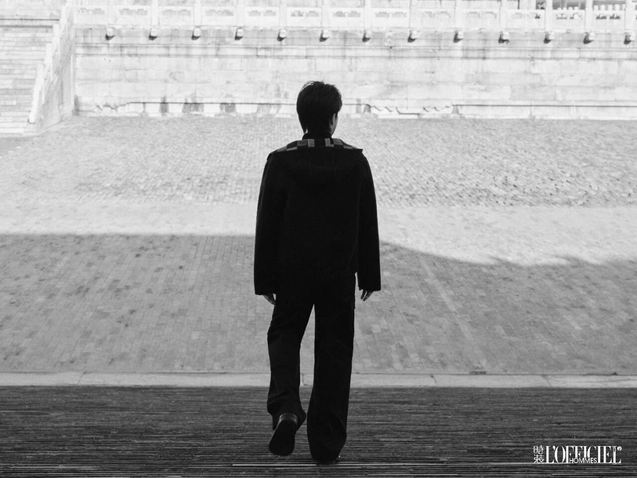 王楚钦[酷]影响世界的TA[开学季]时装男士17周年封面特别策划跟随王楚钦的脚步