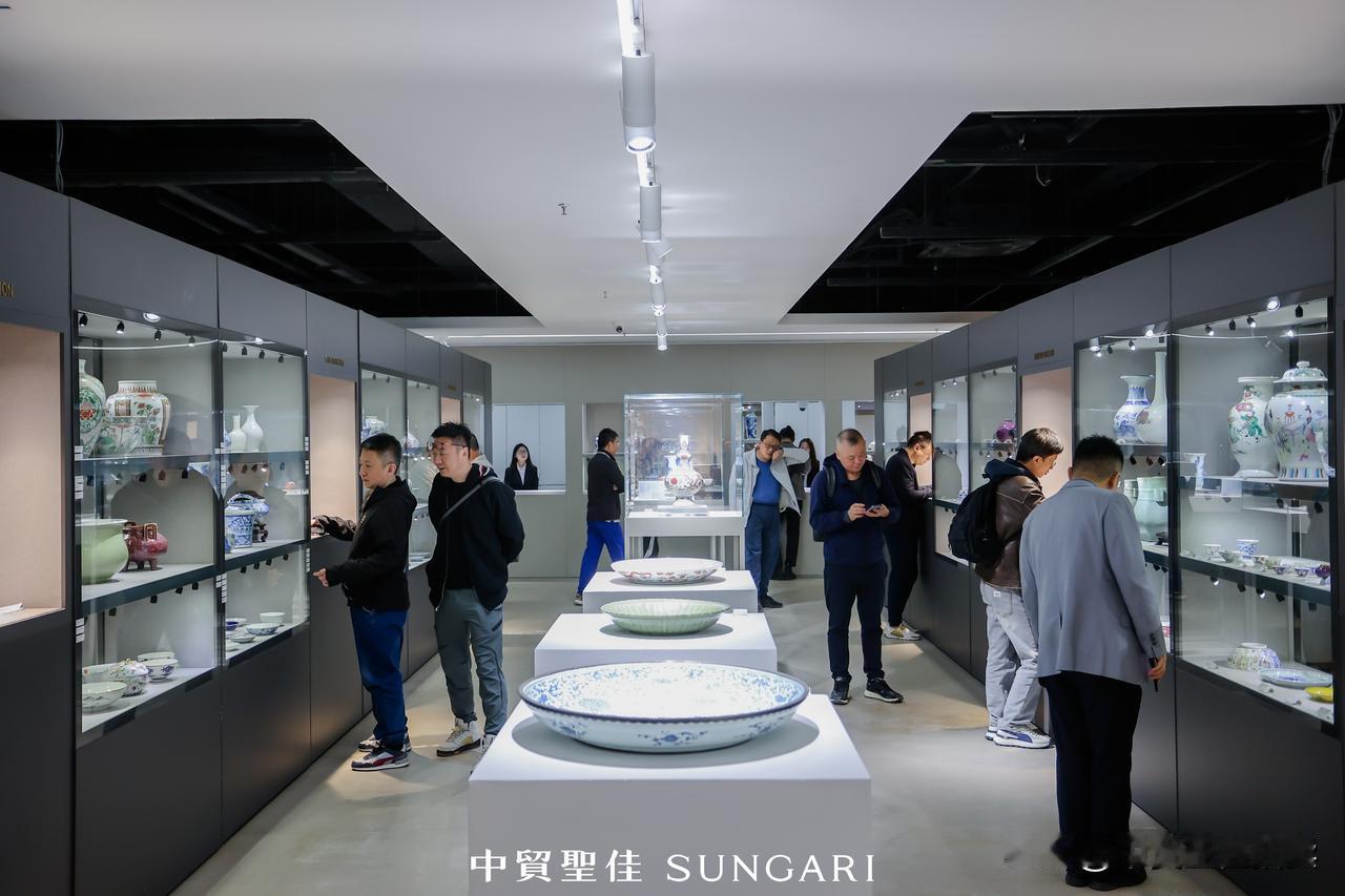 [击掌]2025中贸圣佳四季·迎春拍卖会预展正在火热进行中！

[微风]预展截止