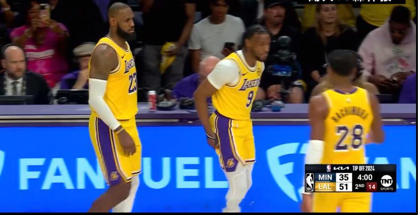 勒布朗詹姆斯和勒布朗布朗尼在#湖人vs森林狼# 第二节4分钟同时被雷迪克换上1 