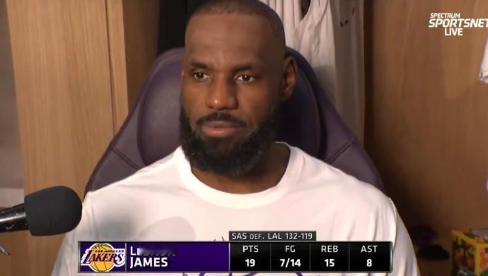 詹姆斯谈隔扣科内特：
“那只是一个回合，你总是希望那个时刻能够延续下去。但那是一