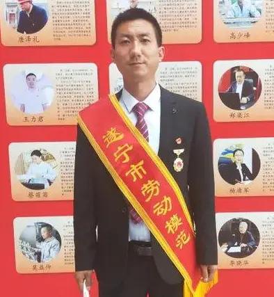 高少峰，男，河南鲁山人，中国共产党党员，四川联恺照明有限公司设备课高级ME工程师