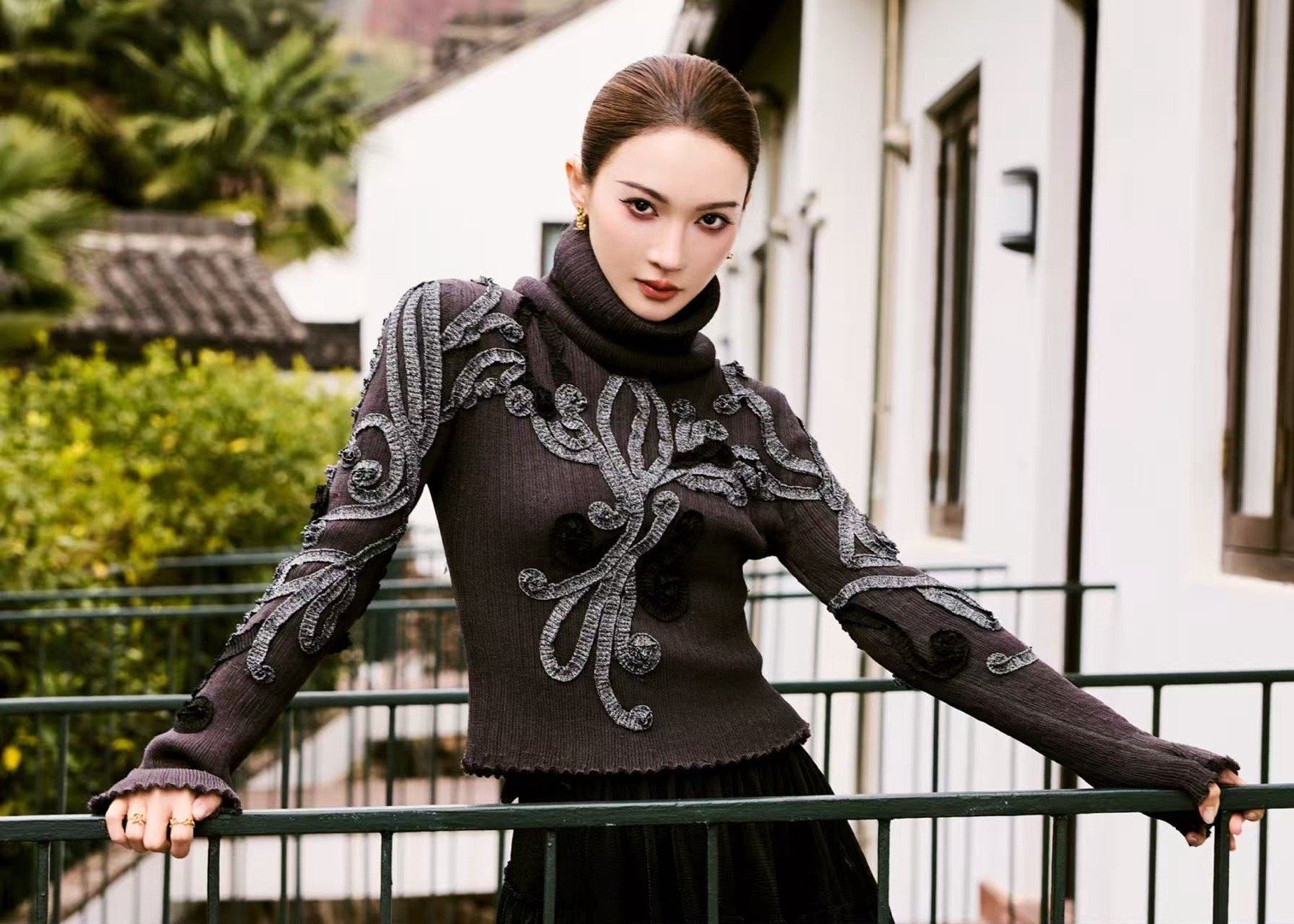 杨幂金晨宋茜生图状态 无滤镜镜头下依旧肤白貌美，金晨清冷气质自带氛围感，漂亮得高