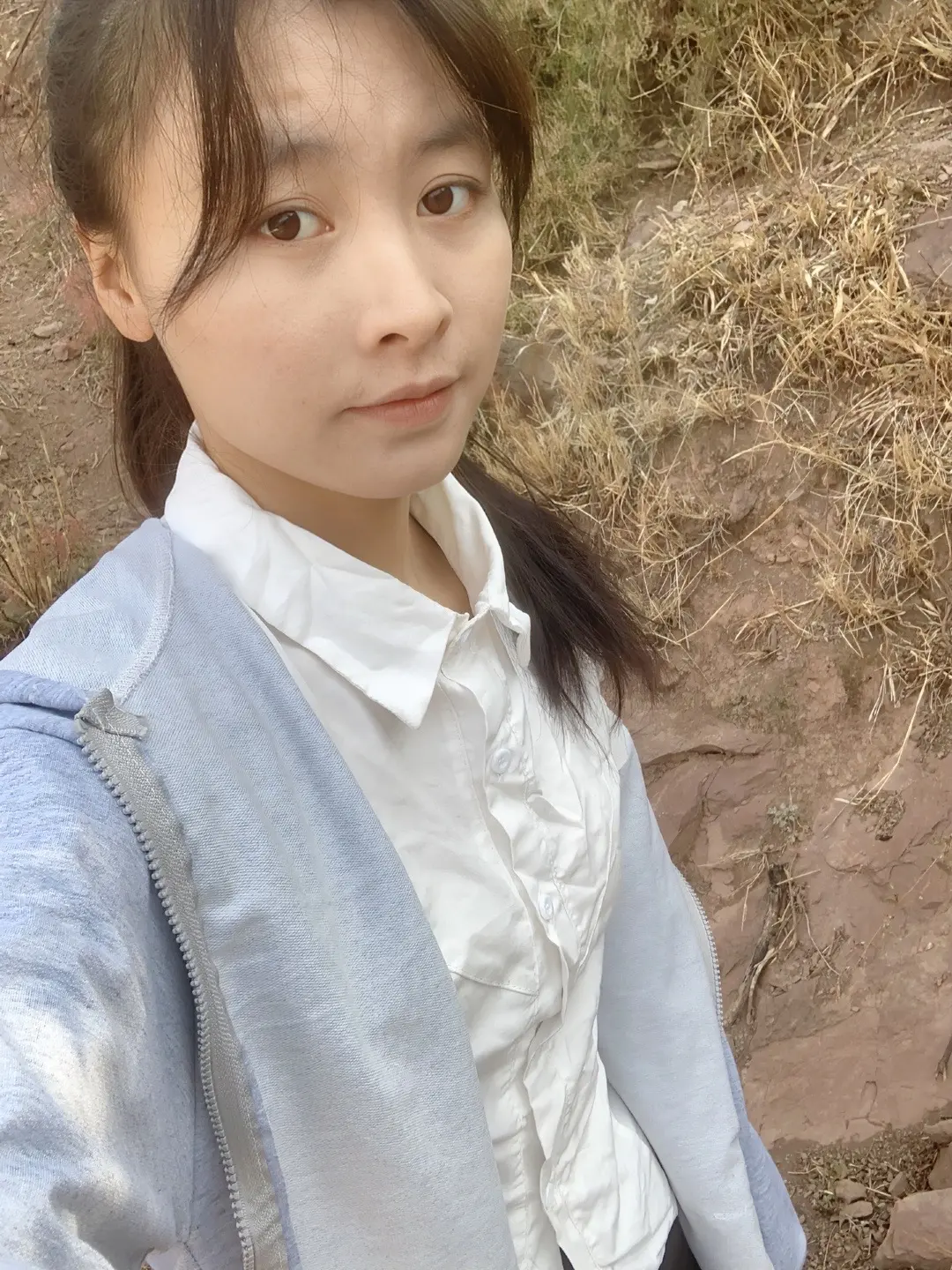 灵魂喜欢山卡卡，肉身不得不去奔波