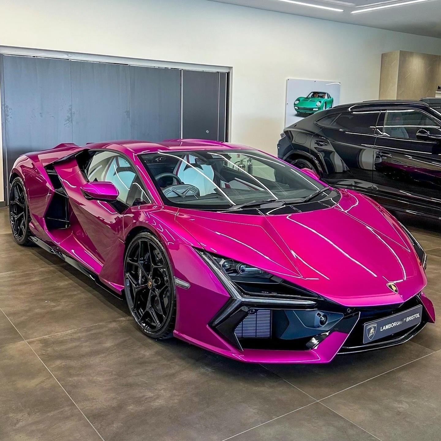 Lamborghini Revuelto.Color : Viola Bast 
