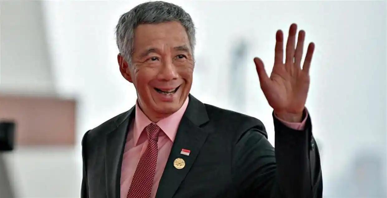 在新加坡是不可以歧视少数族裔的，尤其是印度裔。但是可以各种吐槽中国，因为没有任何