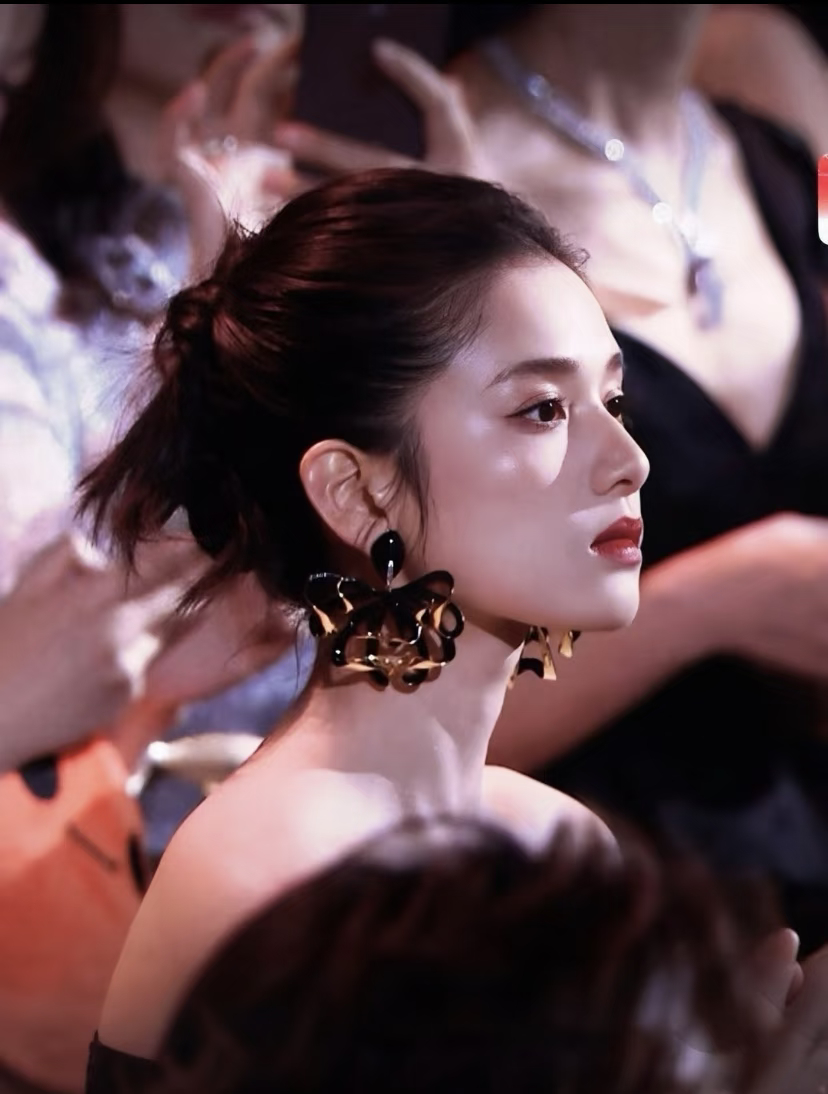 张婧仪 眉骨遮光 张婧仪这种骨相能打、皮相灵动的设定好绝[哇] ​​​