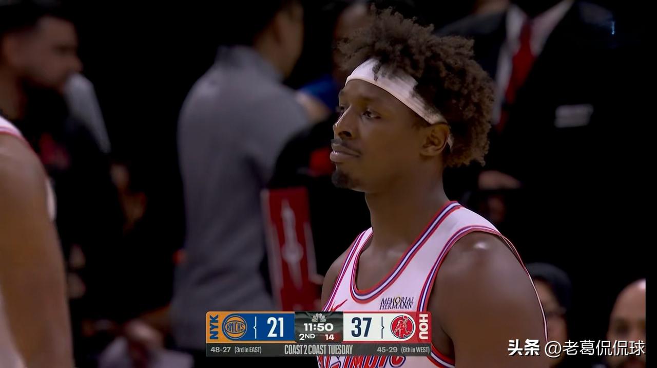 火箭悍将泰特真是太想得分了！在今天火箭主场迎战尼克斯的比赛中，目前双方半场战罢，