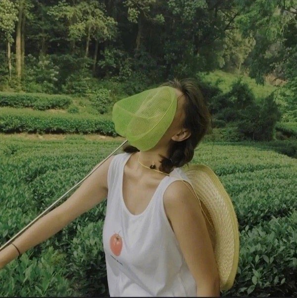 “             人这一生，匆匆而过，             若说真