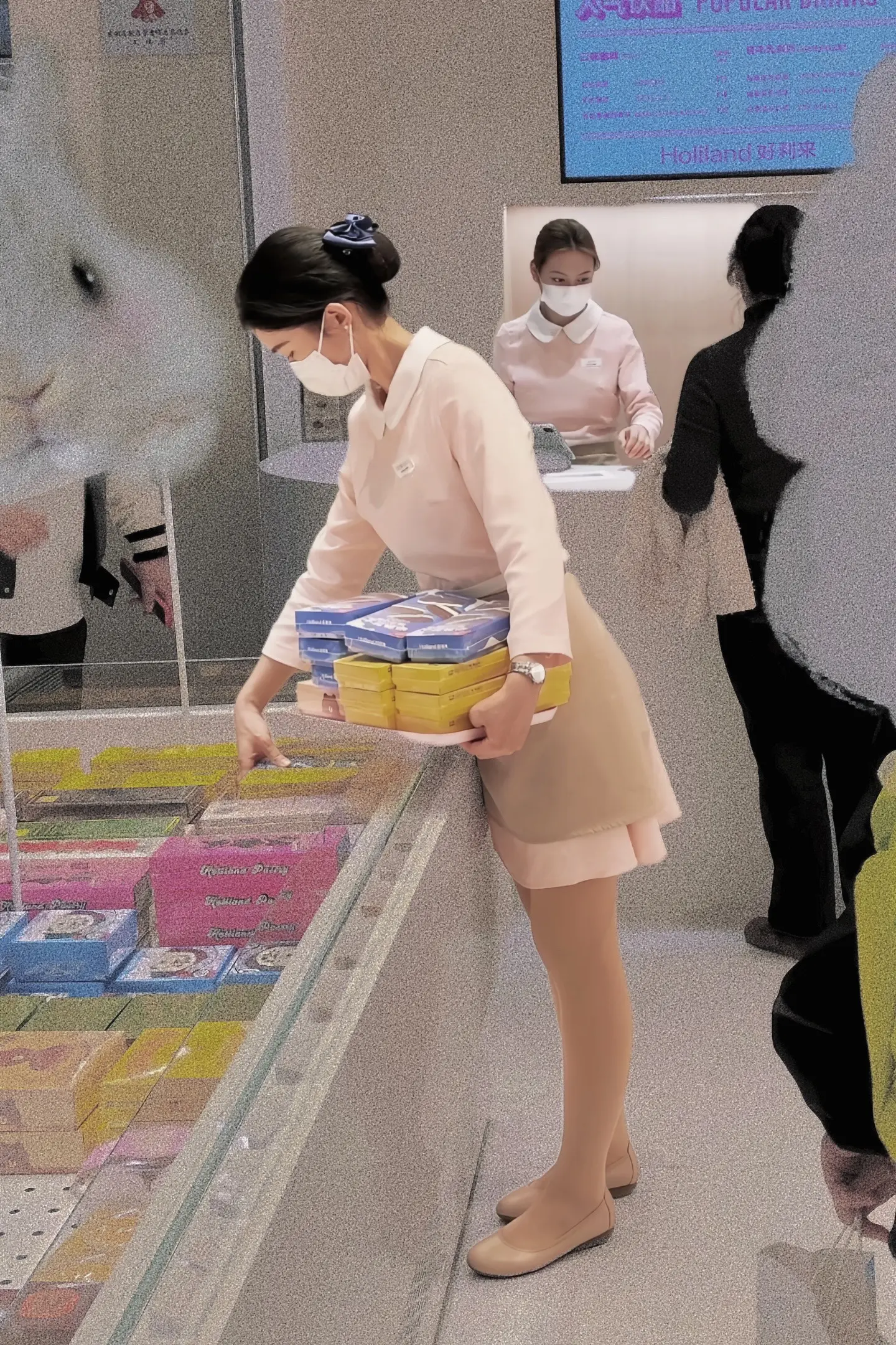 好利来女服务员