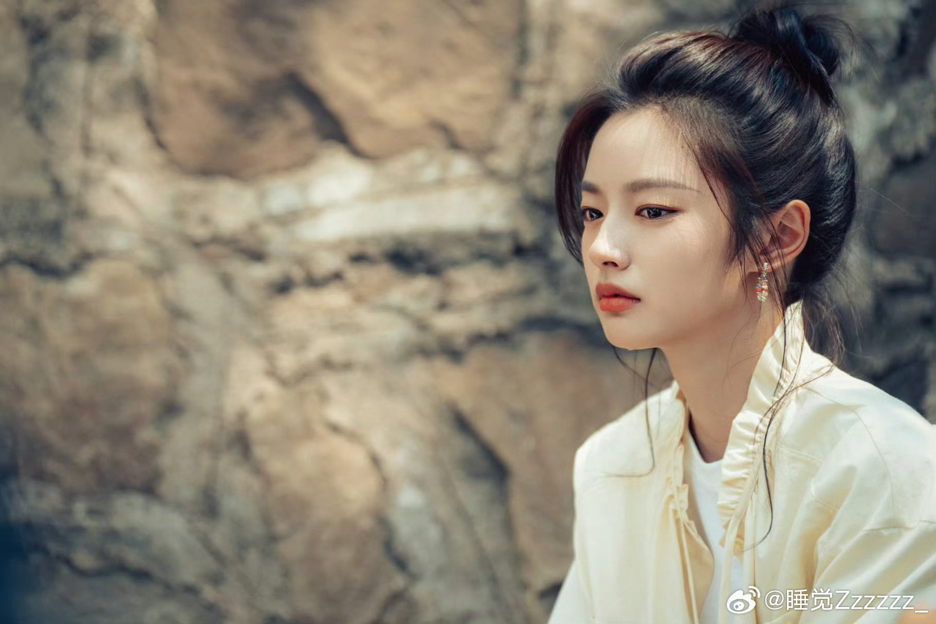 看徐若晗演戏感觉被抱了一下徐若晗在《岁月有情时》里演的叶春春太治愈，自带温柔力量