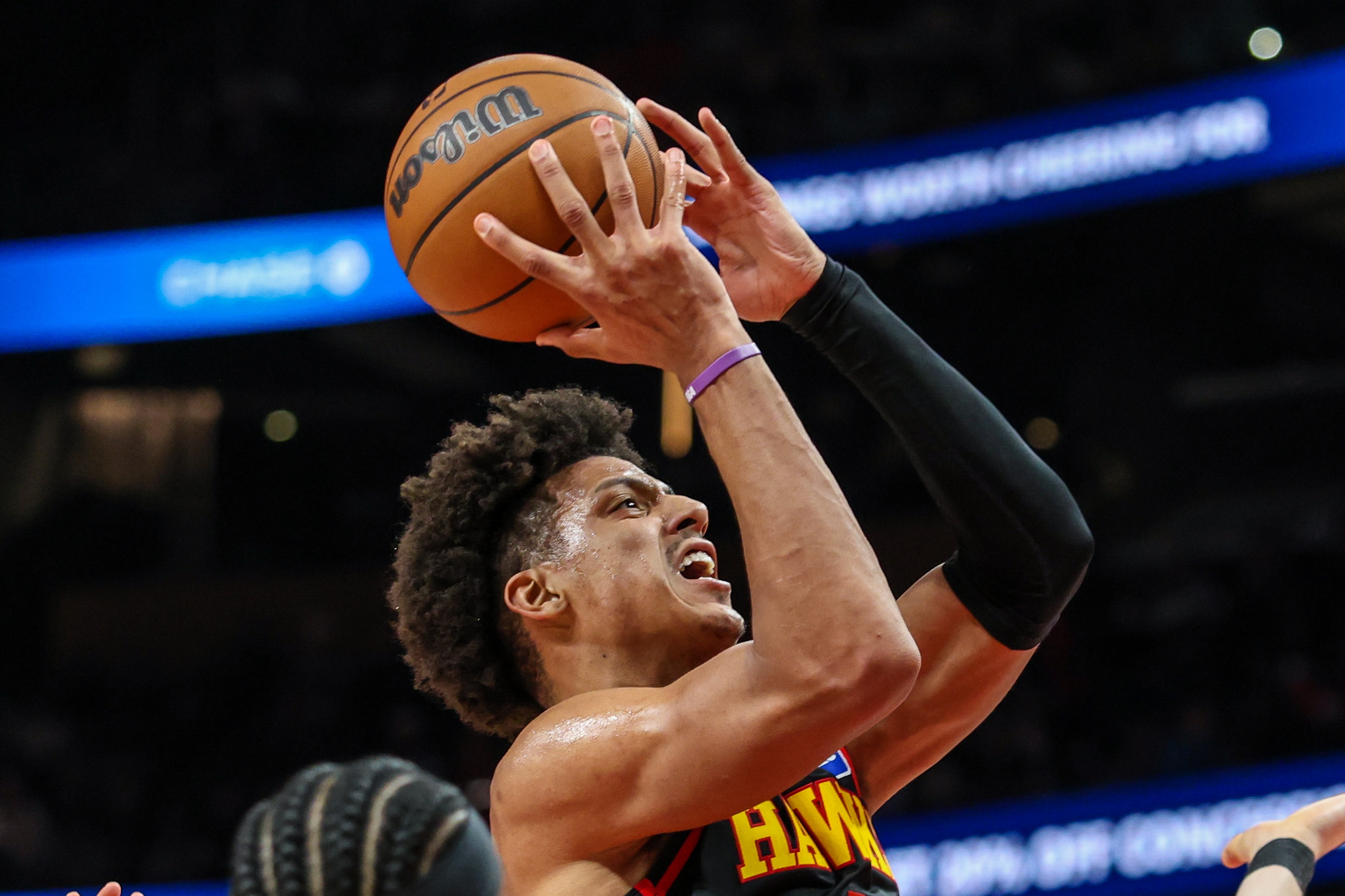 持球大核！杰伦·约翰逊16中9拿下23分11板6助1断2帽 上半场17分