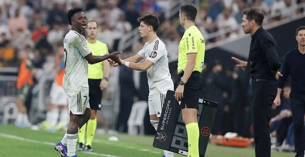 马竞在西甲第29轮的马德里德比大战中作客2-3不敌皇马，球队官方社交媒体在比赛中