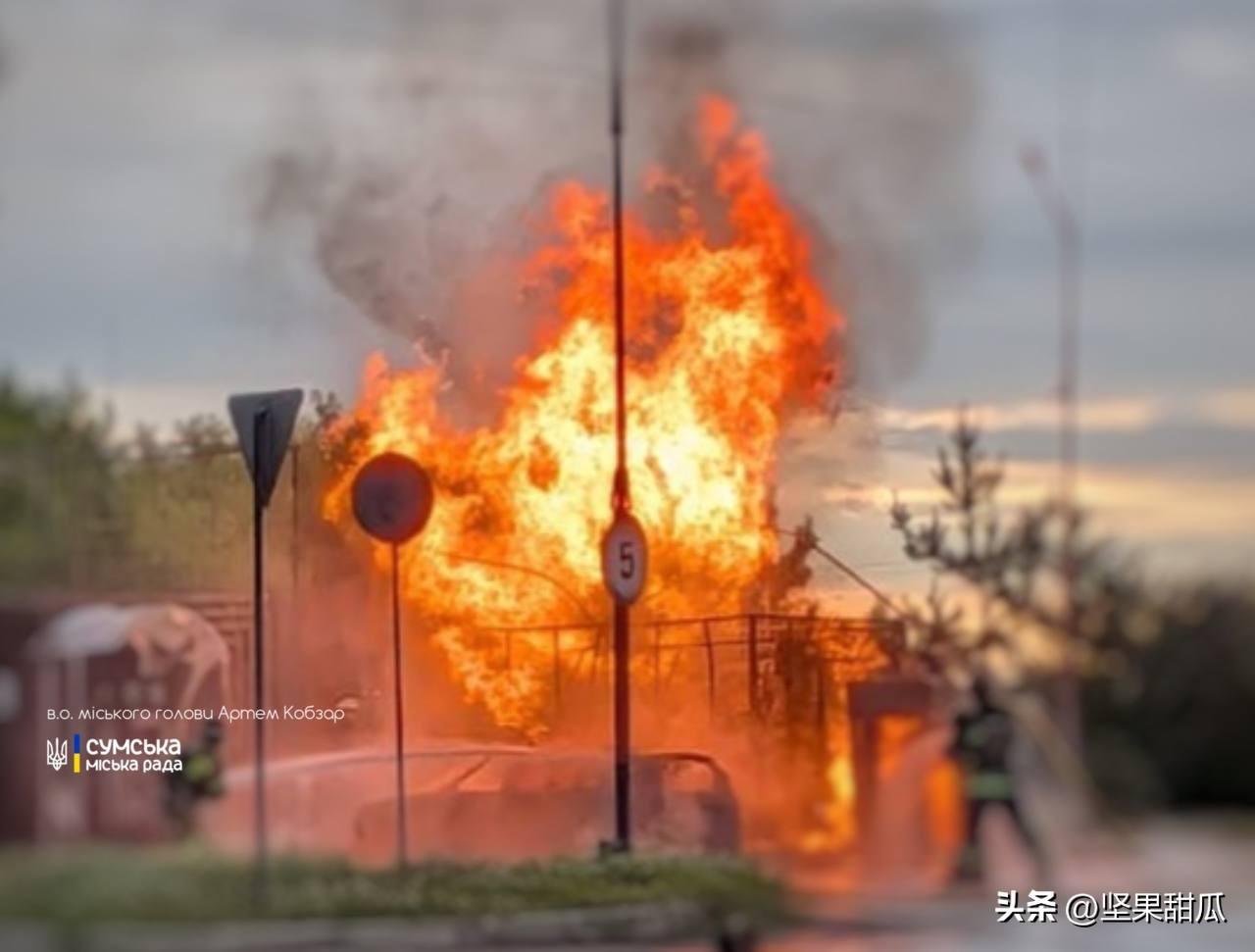 苏梅，当地大区负责人确认，又一家加油站被小摩托拜访，发生了剧烈的燃烧爆炸，苏梅马