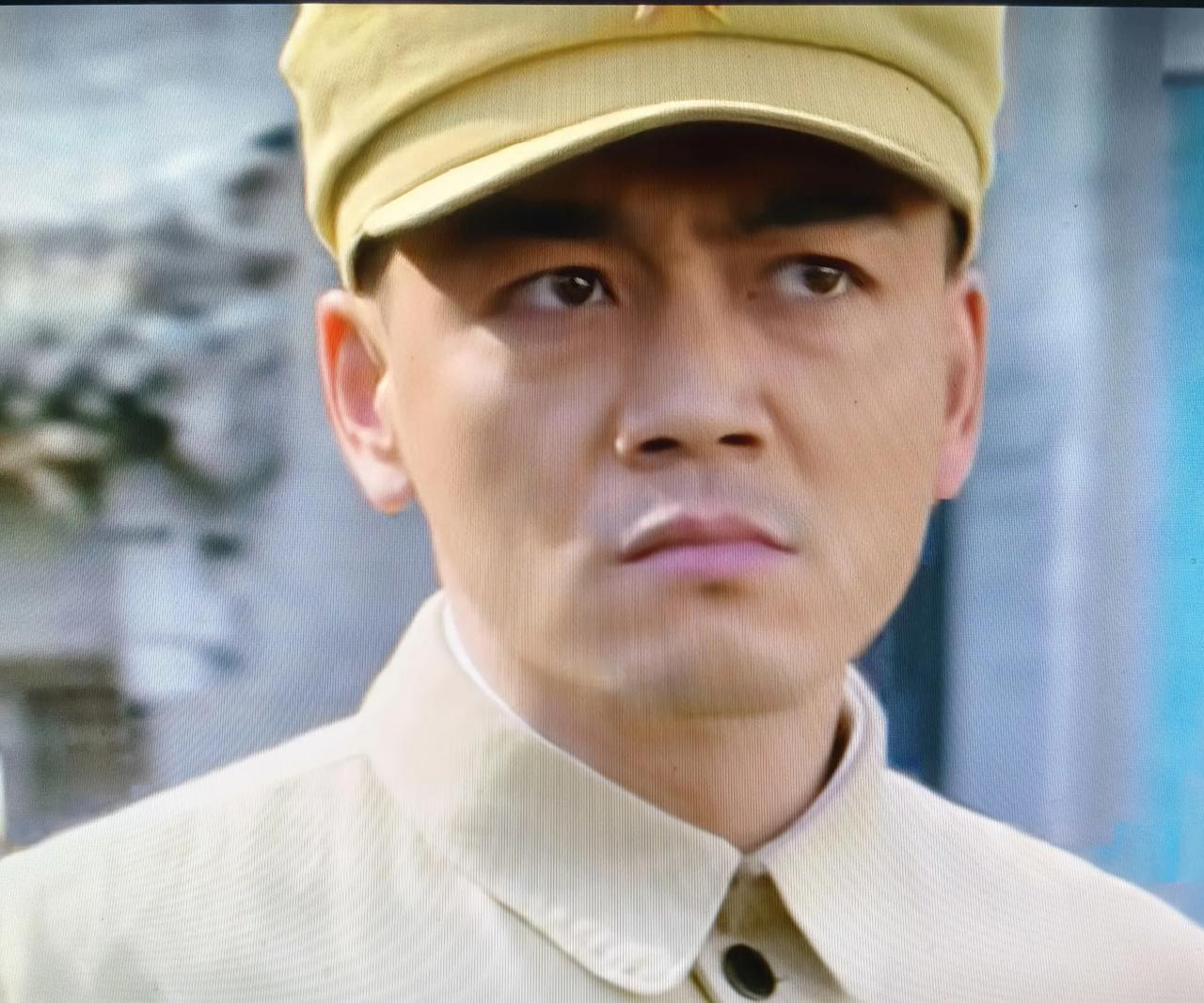 随手拍原创图片分享总感觉这个男演员跟著名的、当红的女演员刘涛长得很像，就像是兄妹
