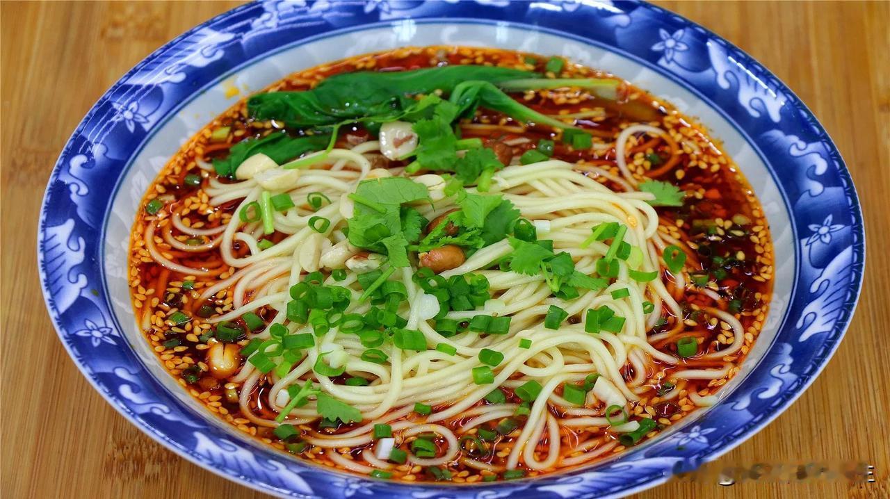 受教受教！[作揖]在河南许昌我们这儿，只是吃过重庆小面，根本不知道重庆大面和小面