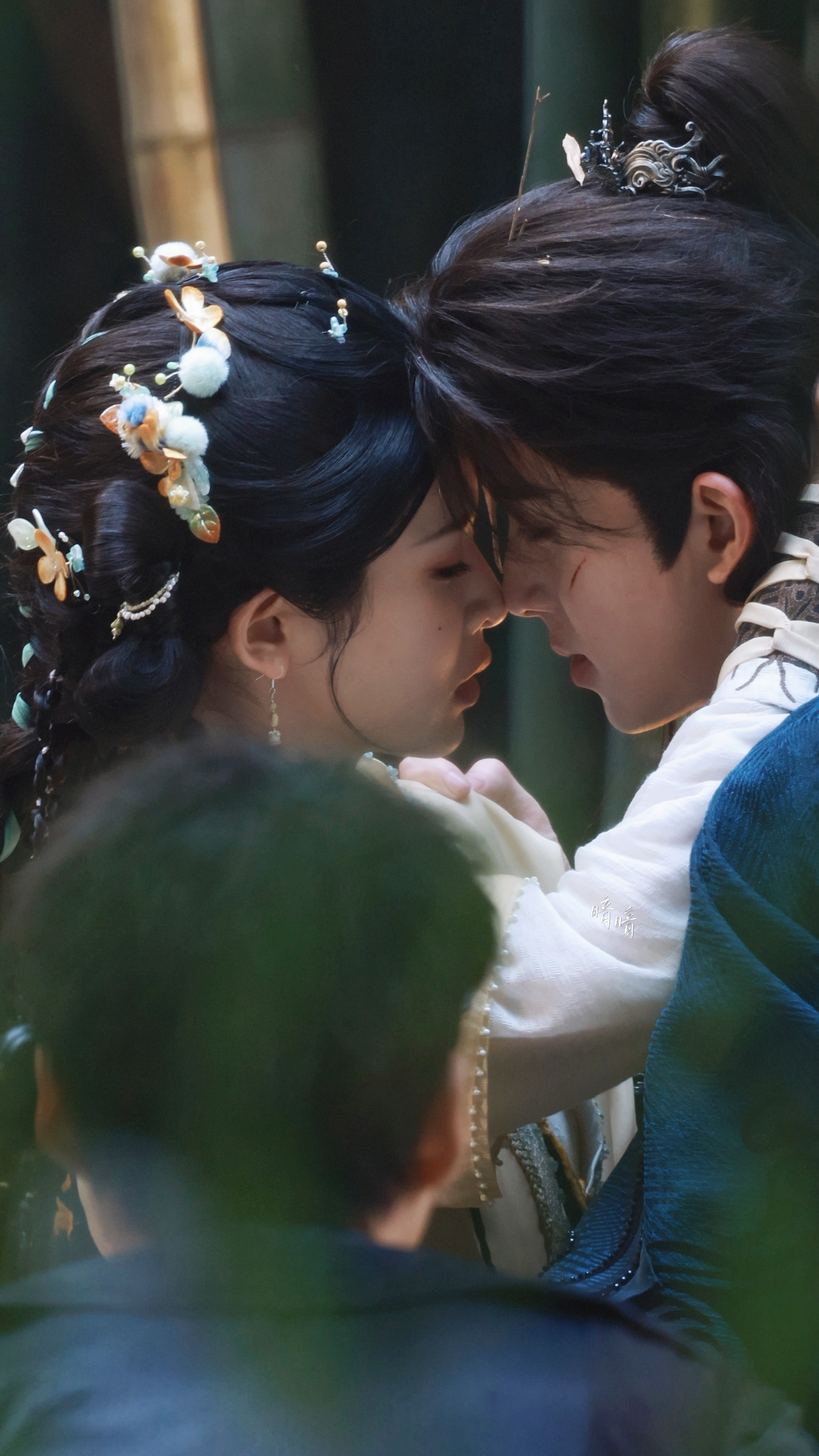 敖瑞鹏魏劫敖瑞鹏错世录  敖瑞鹏吻戏喜欢这种黏黏糊糊的吻戏 鼻子碰鼻子其实更勾人