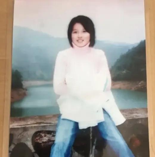 2004年，福建女大学生蔡伟娟竟然在校园内“消失”，身为千万富翁的父亲，关掉了公