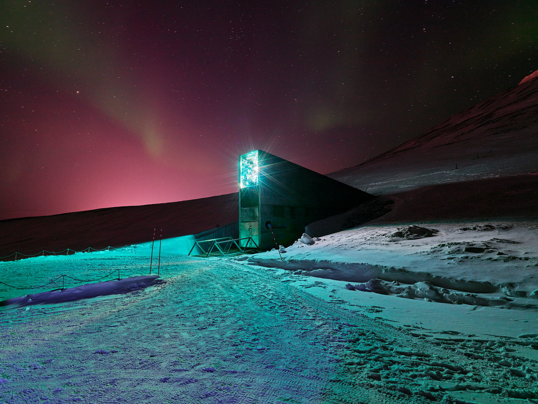 极光下的挪威斯瓦尔巴全球种子库 