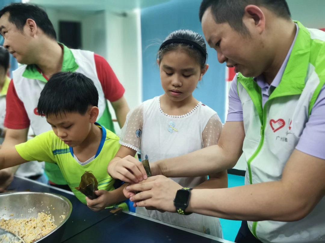 看见公益 22年，8000多小时，从社区服务到网络公益，变的是形式，不变的是初心