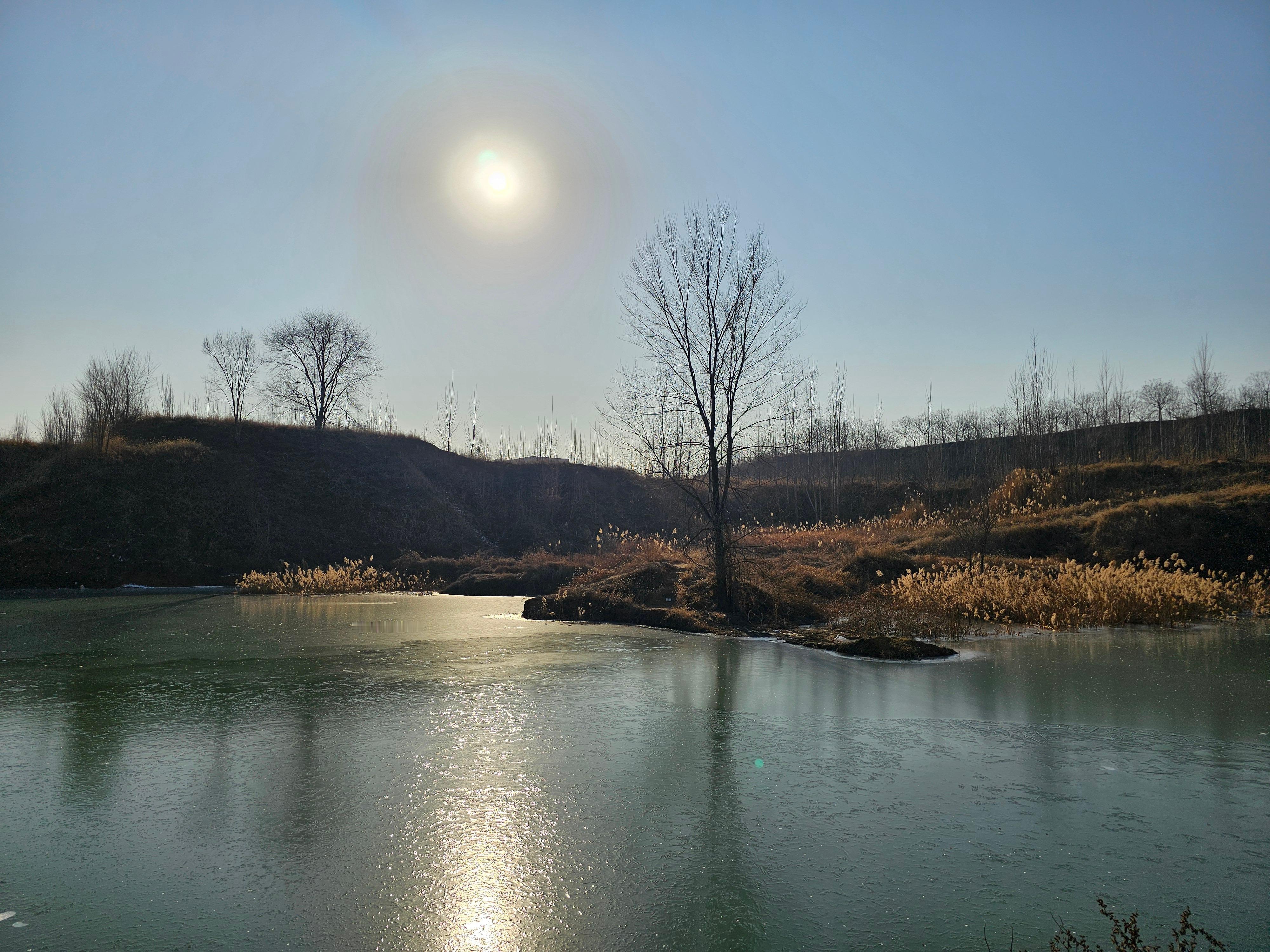 想起十几年前，刚出来上大学的时候，觉得说自己家乡的方言土，大家都说普通话也就跟着