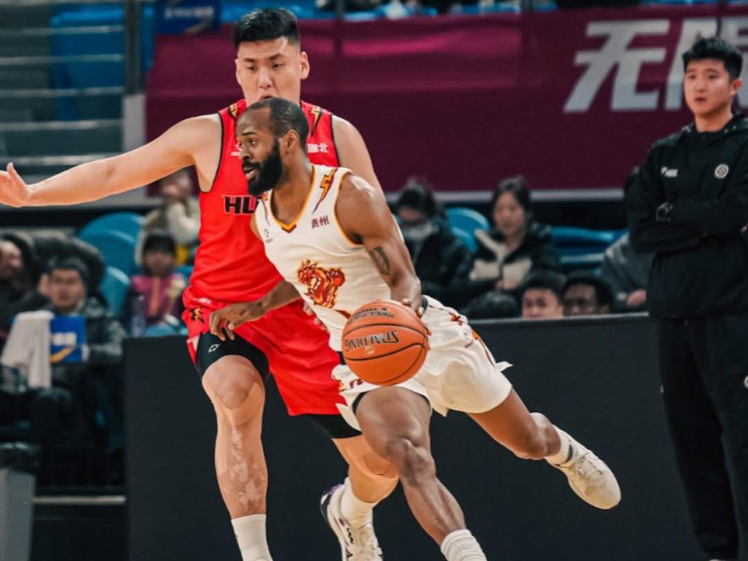 CBA最新消息：据CBA官网显示，四川男篮注册了新外援凯尔·维纳莱斯。此前维纳莱