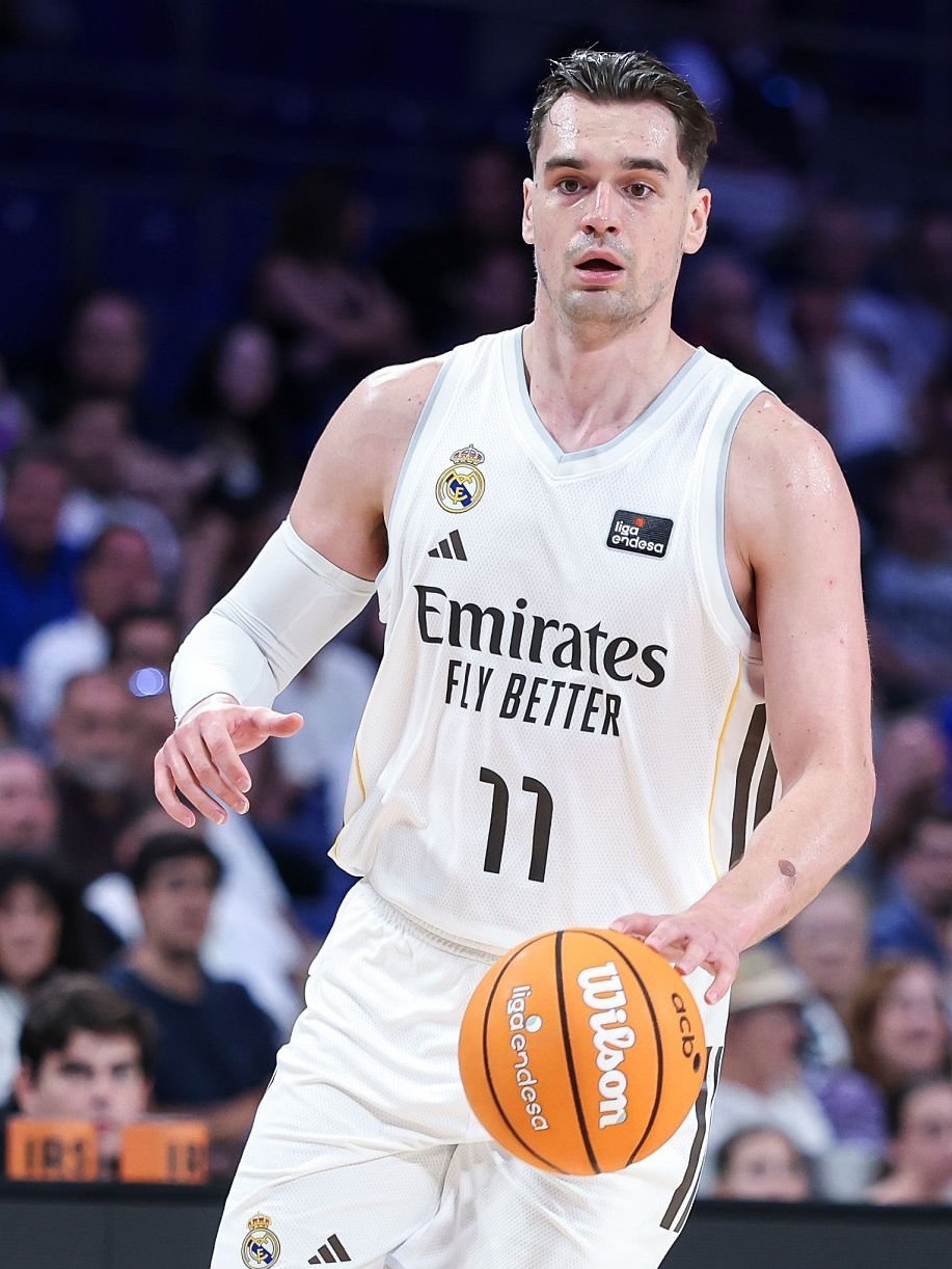 Shams：马里奥·海佐尼亚即将重返NBA，他也在等待勒布朗的最终决定。 