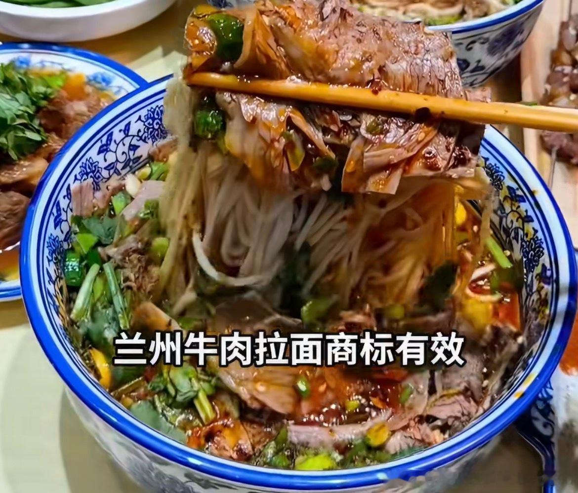 你常吃的兰州拉面要改名了高中的时候挺爱吃的，但是后来发现那个牛肉切的比一张纸还薄