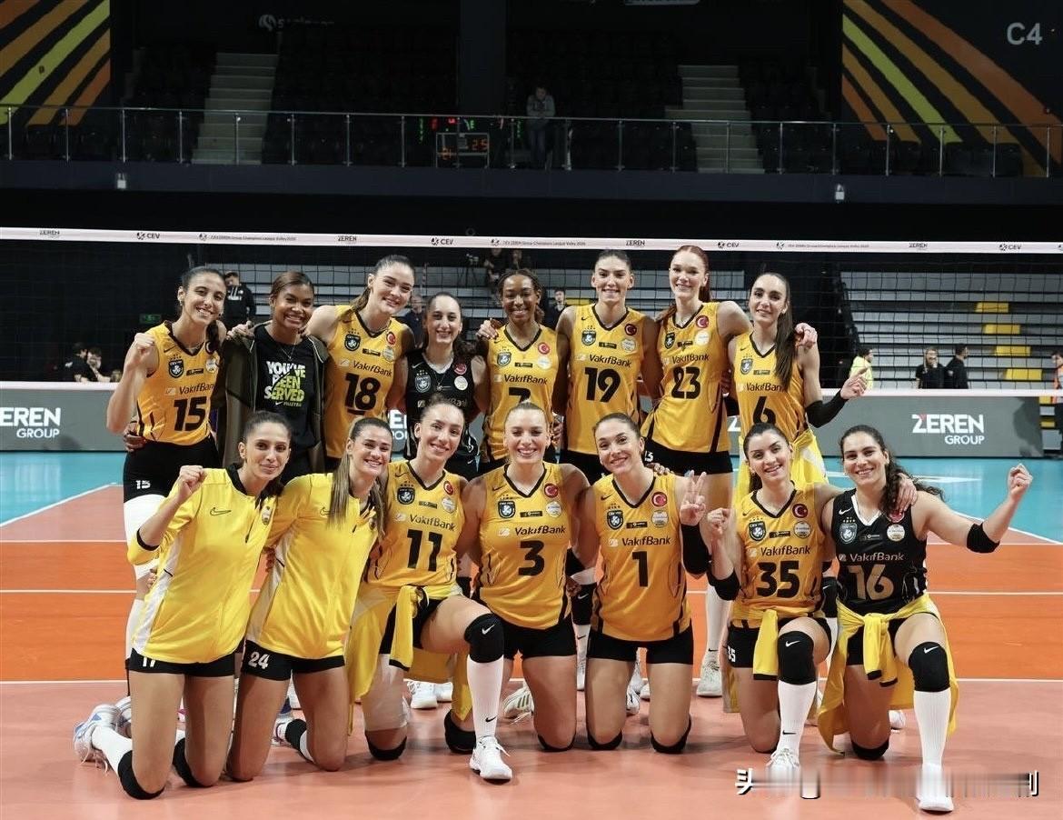 2025-2026赛季女排欧冠第四轮正赛小组赛第一轮A组，土耳其🇹🇷瓦基弗银