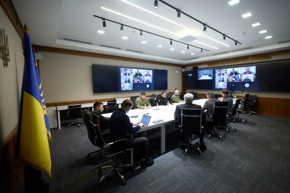 美欧不断“买单”，乌克兰和平比想象更难
俄乌冲突的“和平计划”背后，藏着一个鲜为