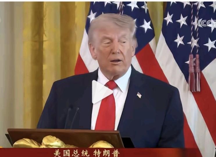 当地时间25号晚，白宫宴会厅突发枪击案，万斯逃的飞快，特朗普吓的跌倒，事后特朗普