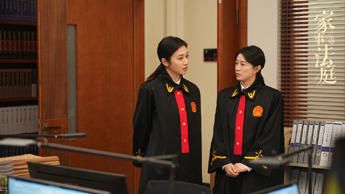 龚俊新剧演我上班龚俊新剧演新人法官得了一种看到龚俊就想笑的病，怎么这么命苦啊，我