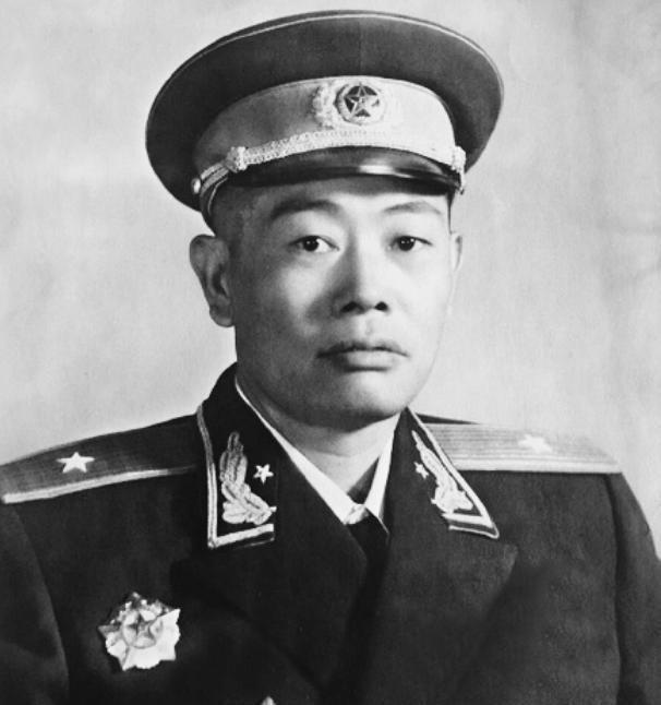 1977年2月3日凌晨一点，北京三○一医院的走廊里灯火朦胧。病房内，68岁的龙开