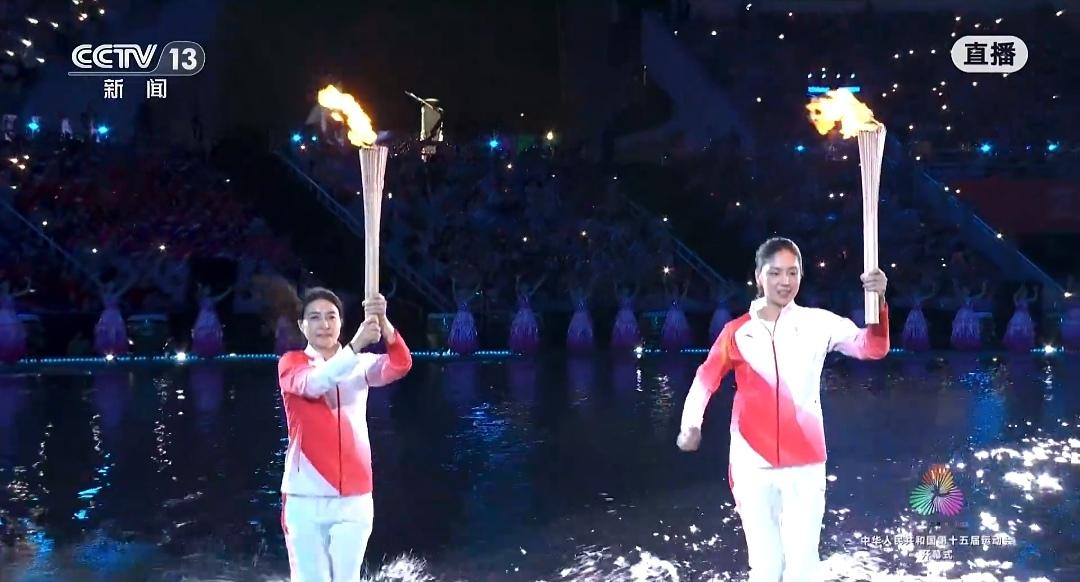 11月9日晚上，看到了陈若琳和郭晶晶，她们作为火炬传递手出现在了晚会现场，作为曾