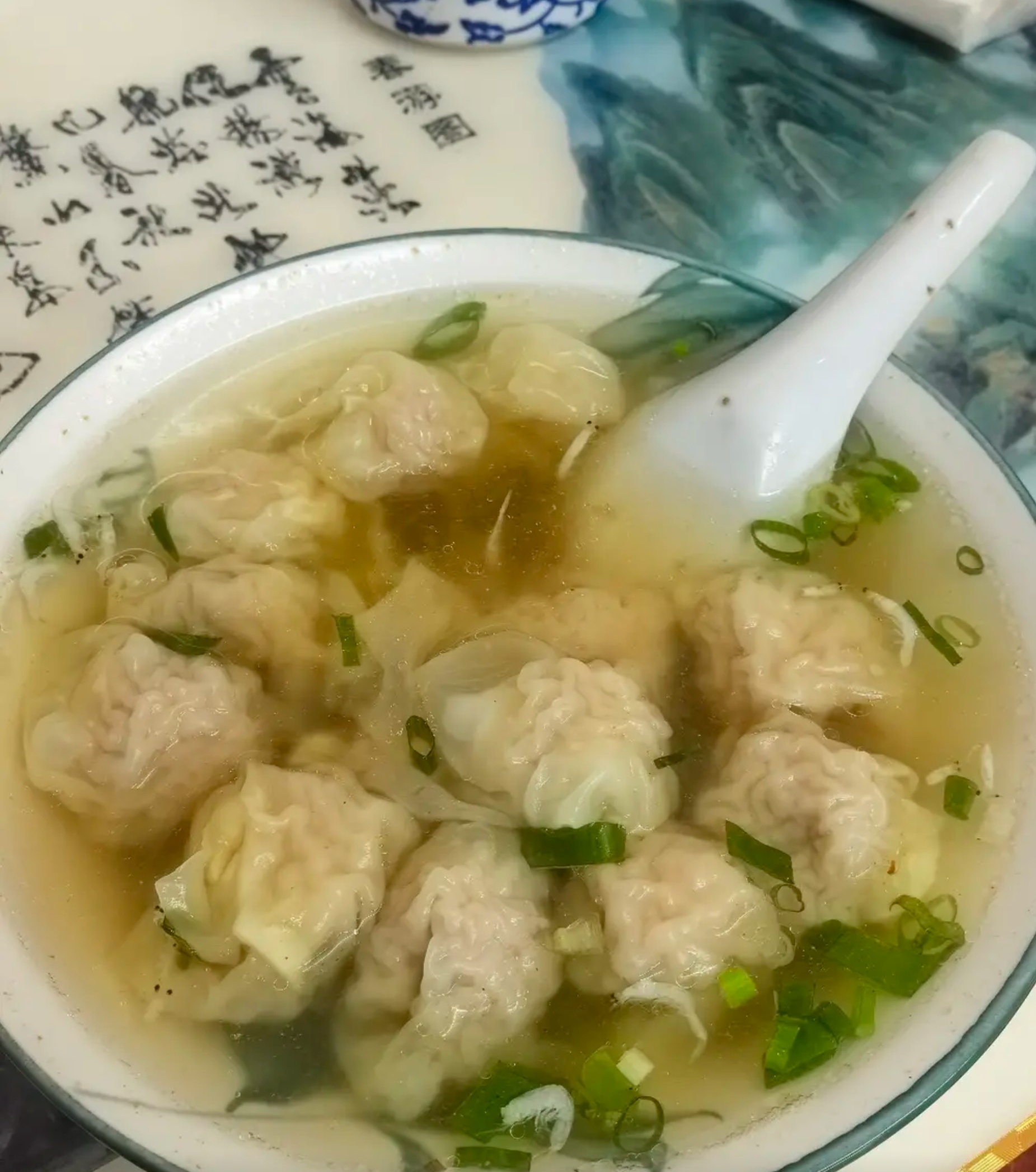 今天来高中旁边的小混沌打卡 ​​​